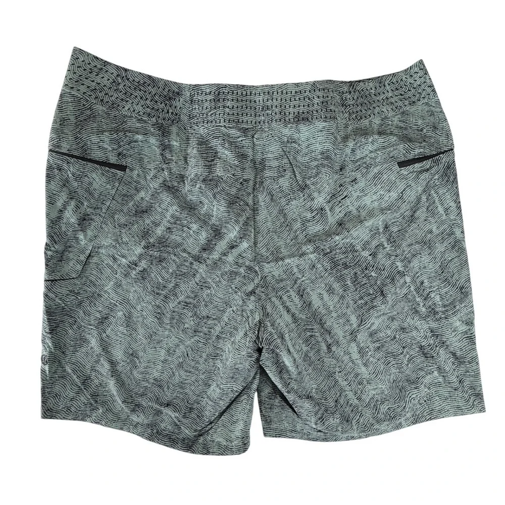 Lululemon Current‎ State Board Shorts 38 Sage Green Black Wave Print Swim Trunks
